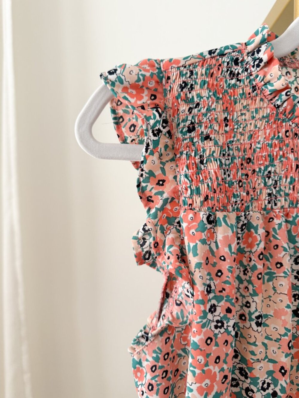 LOFT Smocked Ditsy Floral Blouse | Flutter Sleeve | Ruffle Neck | Size S - Picture 2 of 10